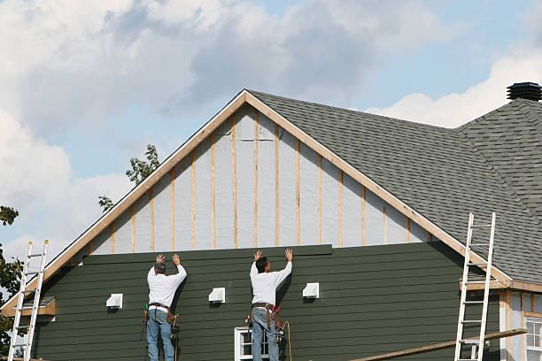 Professional Vinyl Siding technician working in Bellvue, CO